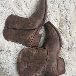 Roper Distressed Brown Ankle Booties